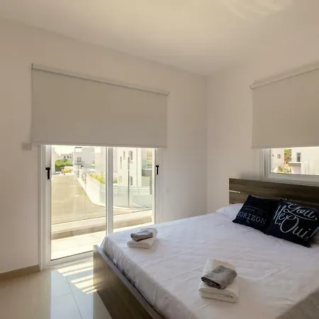 Nissi Private Roof Garden And Pool